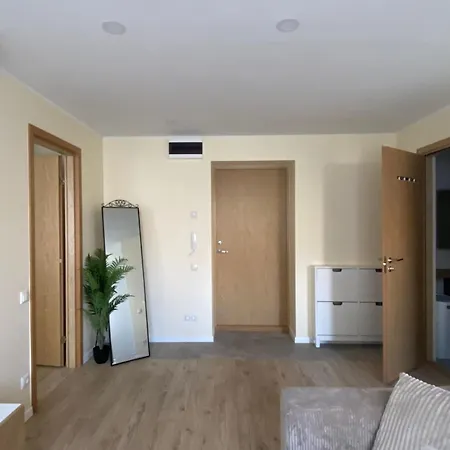 Peaceful Summer Flat In Parking 公寓